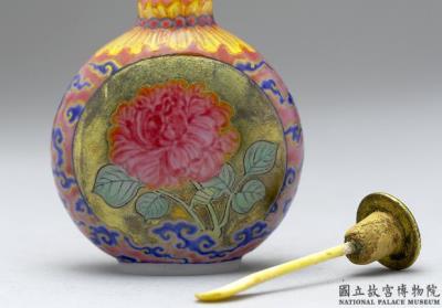 图片[2]-Glass-body painted enamel snuff bottle with a monthly rose and roiling clouds, Qing dynasty, Qianlong reign (1736-1795)-China Archive